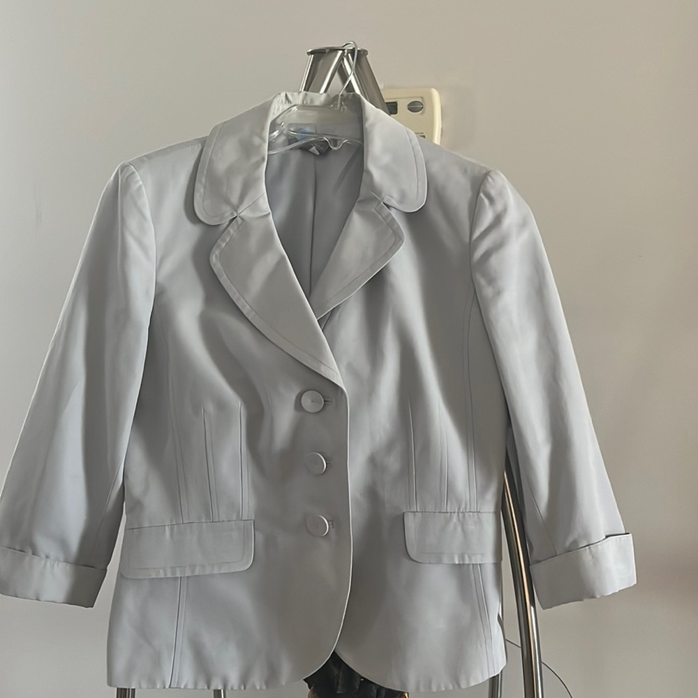 Size 8 light gray blazer.